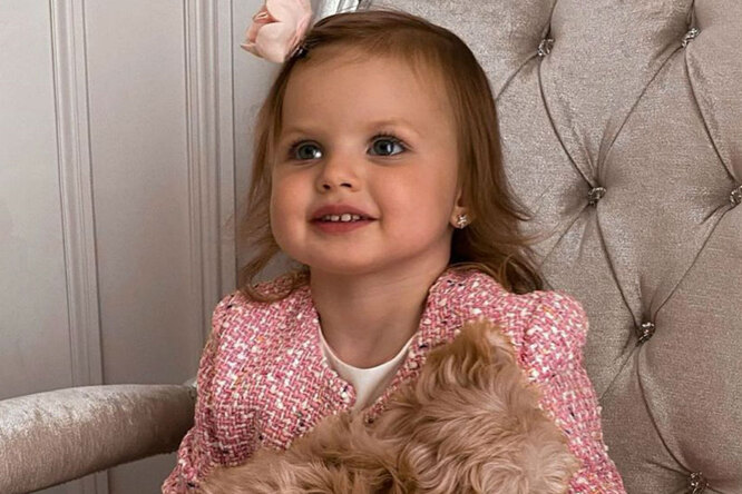 
                            «Принцесса наша»: Анастасия Костенко нарядила 2-летнюю дочь в модный костюм
                        