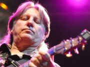 Певец Юрий Лоза заявил, что уехавшие из России звезды осознают свою бесполезность