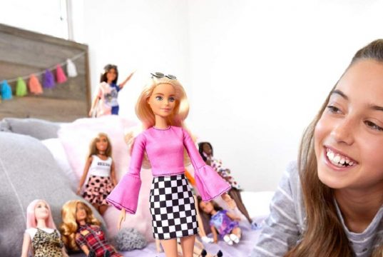 Что подарить девочке на день рождения? Обзор кукол Барби и кукол enchantimals