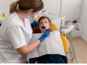 Как часто посещать стоматолога с ребенком: рекомендации и обоснование