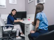 Отбеливание зубов: почему подготовка важнее самой процедуры и что в нее входит