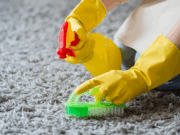 Уборка квартиры с большим количеством текстиля: правила и средства