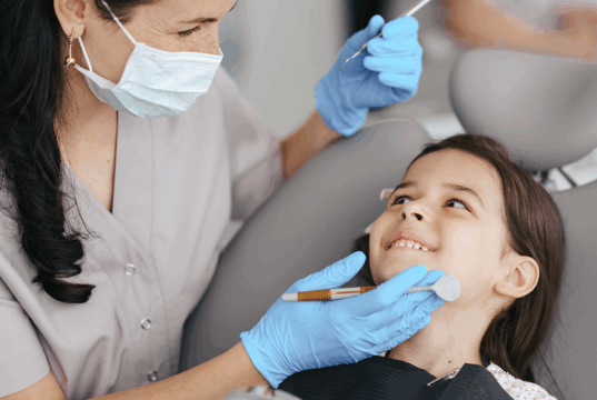 Детский кариес: почему он развивается быстрее и как предотвратить его в любом возрасте