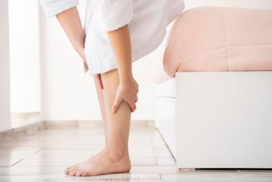 Как вернуть лёгкость ногам к концу дня: комплексный подход к образу жизни и поддержке вен