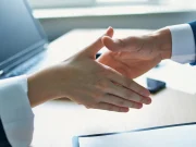 Почему коллекторы могут звонить родственникам, а не должнику