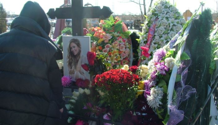Невероятное чудо произошло на могиле Юлии Началовой в день ее рождения